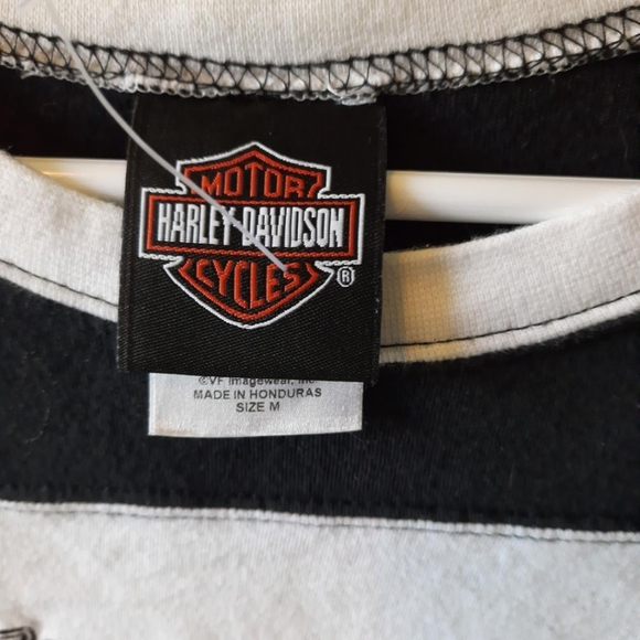 Women's size Medium Harley Davidson short sleeve shirt. - Picture 3 of 3